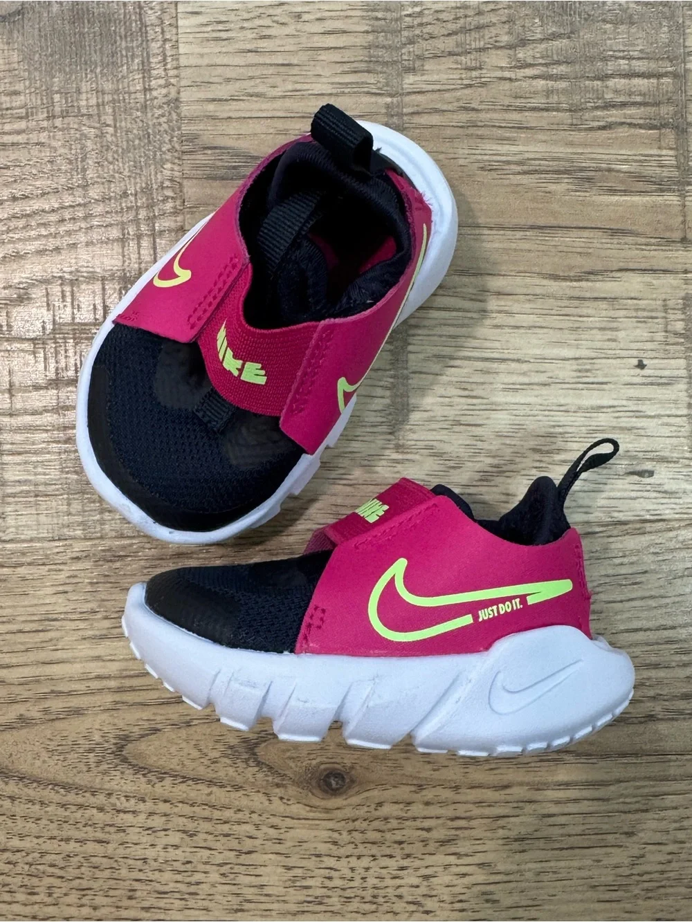 Nike Flex Runner 2 toddler shoes in the Dark Obsidian/Fireberry/White/Lime